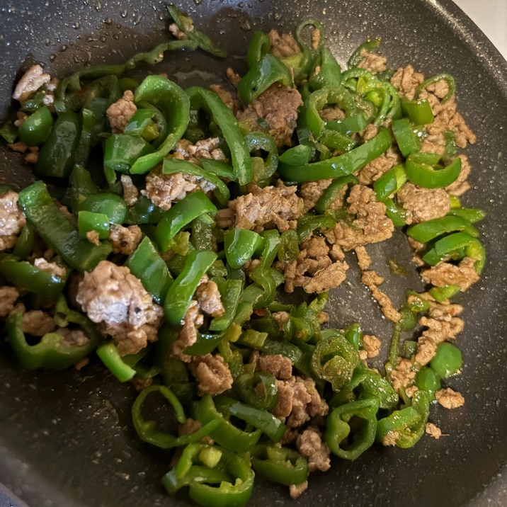 ピーマンとひき肉炒め